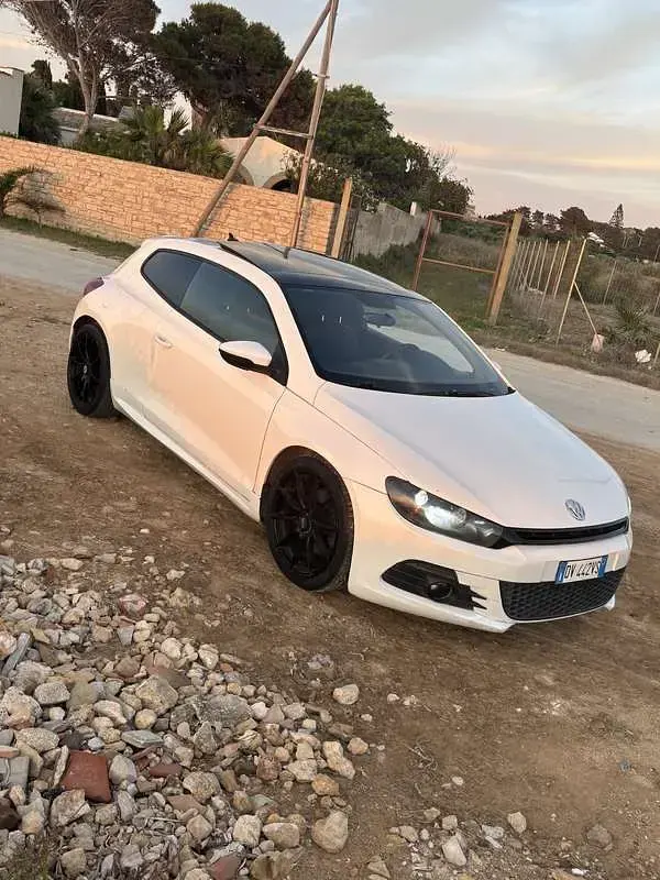 Usata VW Scirocco 200 CV (147 kW) 2009 Bianco Coupé