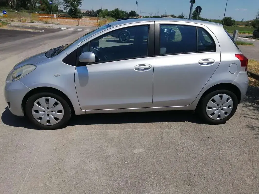 Usata Toyota Yaris Sol 101 CV (74 kW) 2009 Utilitaria