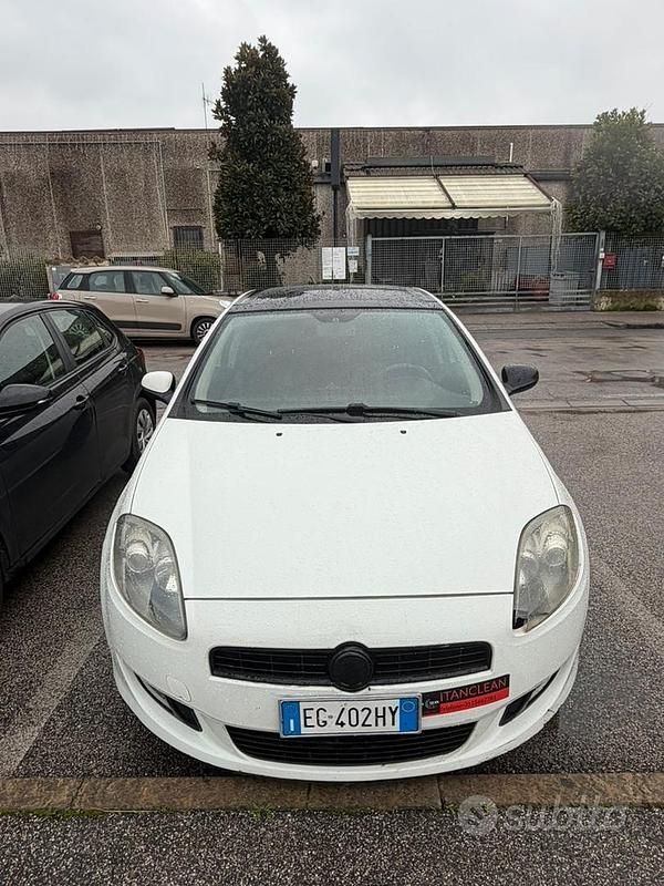 Usata Fiat Bravo 105 CV (77 kW) 2012 Bianco Utilitaria