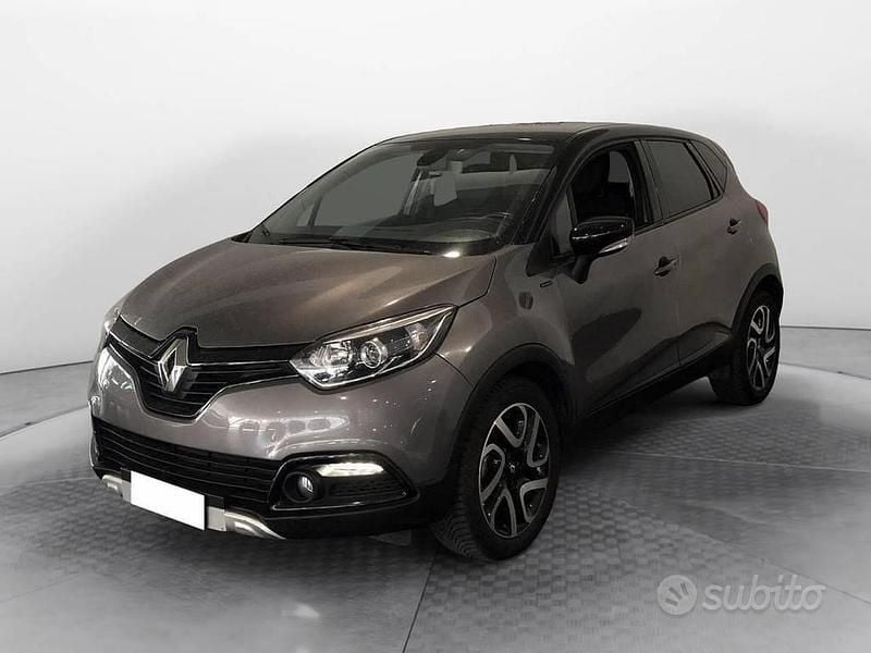 Grigio Usata 2016 Renault Captur Intens SUV | 11.900 € (Buon prezzo) - Immagine 1/4