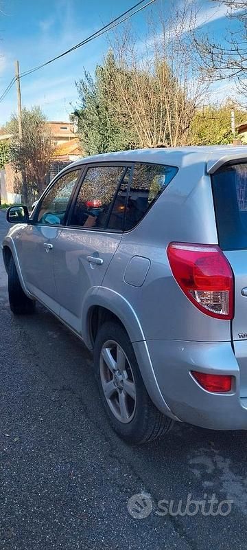 Usata Toyota RAV4 177 CV (130 kW) 2005 Grigio Station wagon