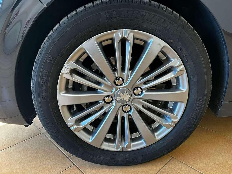 Usata Peugeot 208 Active 102 CV (75 kW) 2019 Nero Utilitaria