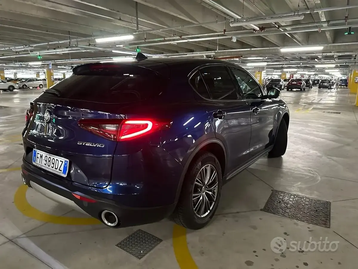 Usata Alfa Romeo Stelvio 179 CV (131 kW) 2017 Bluazzurro SUV