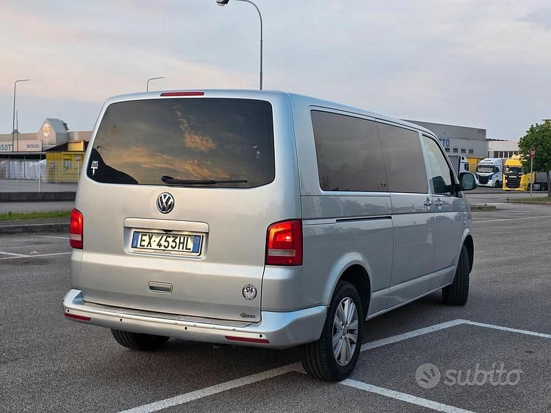 Usata VW Caravelle Highline 180 CV (132 kW) 2012 Grigio Furgone