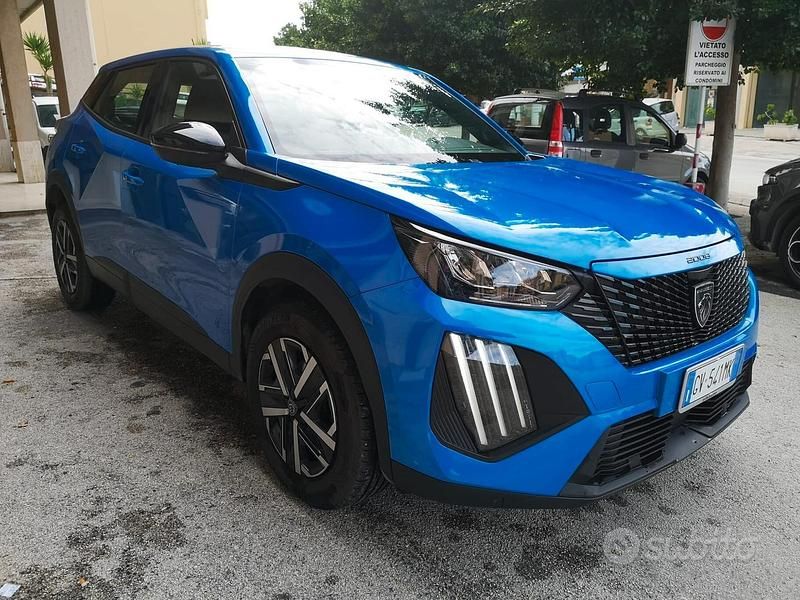 Usata Peugeot 2008 Active 101 CV (74 kW) 2024 Blu SUV