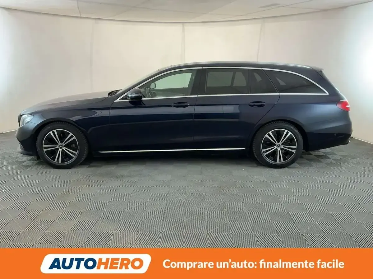 Usata Mercedes E200 160 CV (117 kW) 2019 Blu/azzurro Station wagon