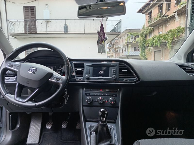 Usata Seat Leon 105 CV (77 kW) 2014 Grigio Berlina