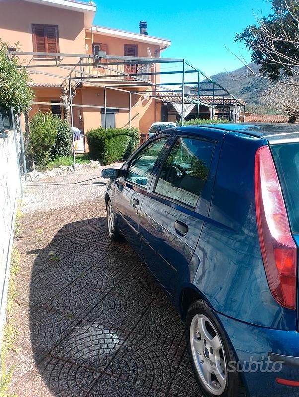 Blu Usata 2009 Fiat Punto Due volumi | 500 € (Super prezzo) - Immagine 1/4