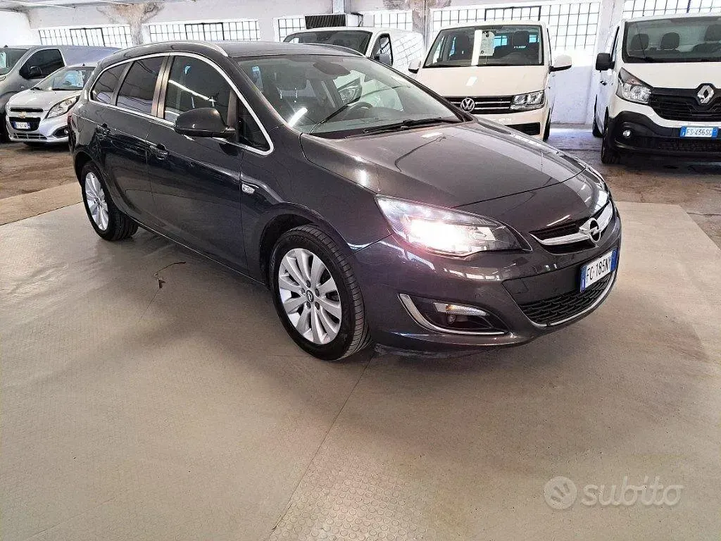 Usata Opel Astra Cosmo 110 CV (80 kW) 2016 Antracite Station wagon