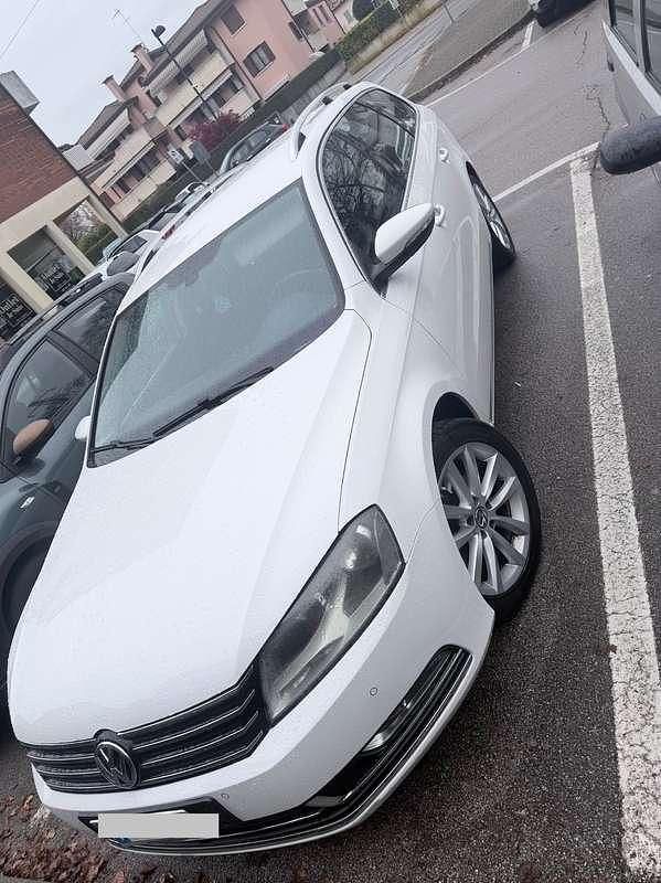 Usata VW Passat 140 CV (102 kW) 2014 Bianco Station wagon