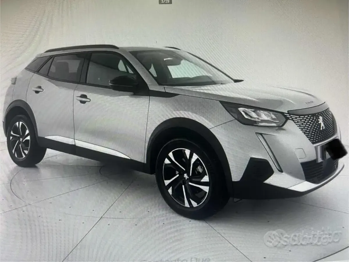 Usata Peugeot 2008 Allure 131 CV (96 kW) 2024 Grigio SUV