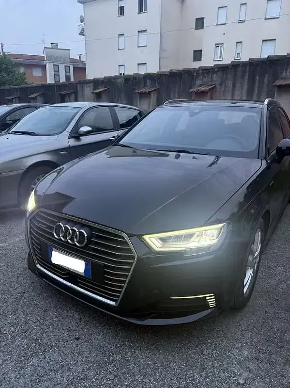 Usata Audi A3 Sportback e-tron Sport 110 kW (150 CV) 2018 Nero Utilitaria