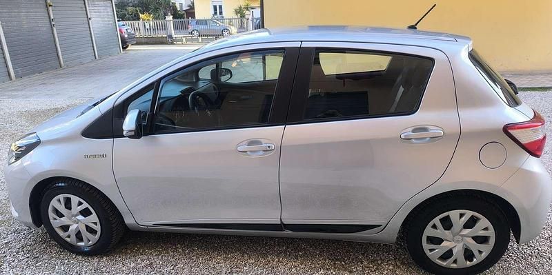 Usata Toyota Yaris Hybrid Active 73 CV (53 kW) 2019 Berlina