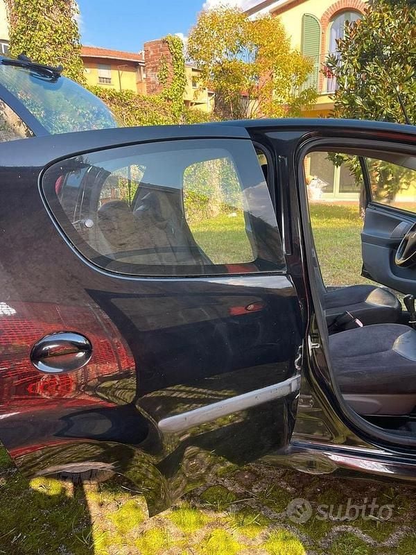 Usata Peugeot 107 68 CV (50 kW) 2008 Nero Utilitaria