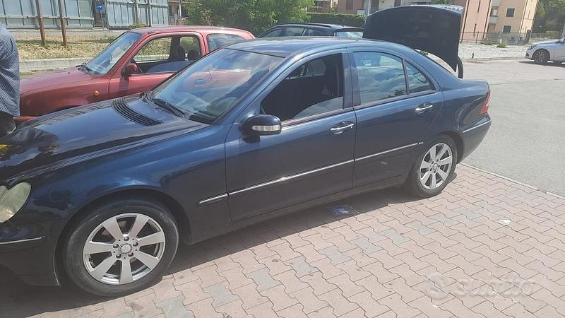 Usata Mercedes C200 116 CV (85 kW) 2002 Blu Berlina