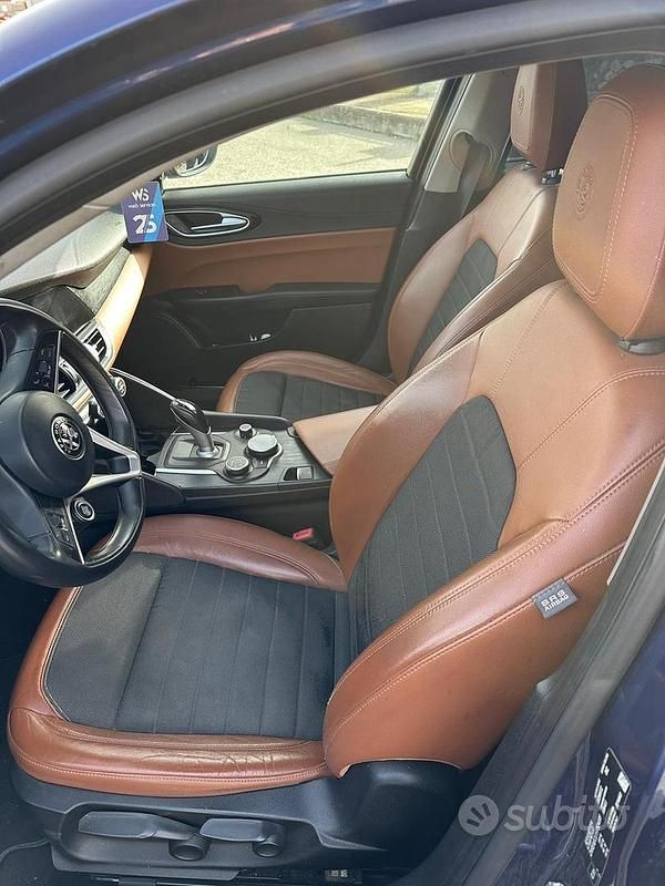 Usata Alfa Romeo Giulia 180 CV (132 kW) 2017 Blu Berlina