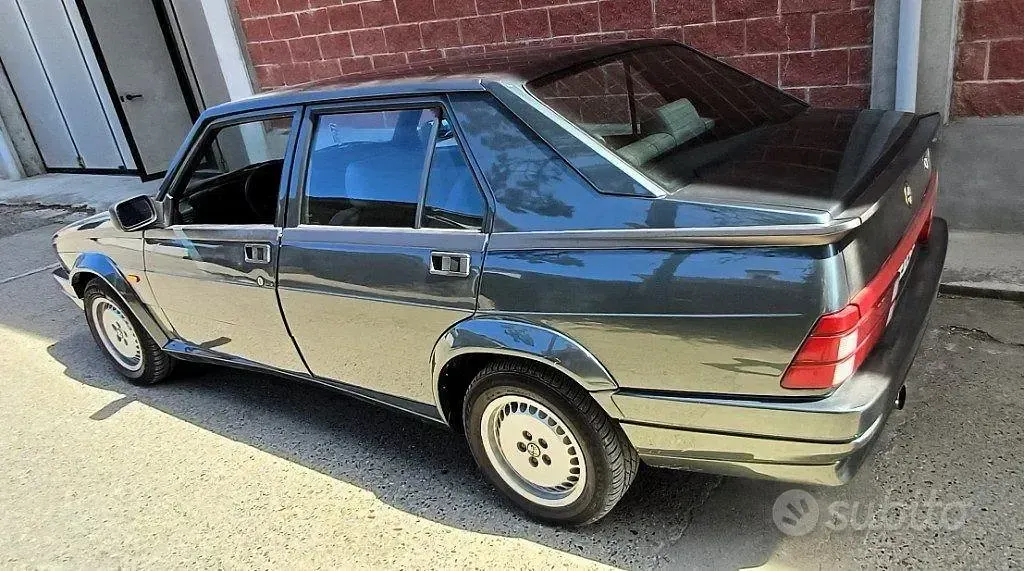 Usata Alfa Romeo 75 155 CV (114 kW) 1986 Verde Berlina