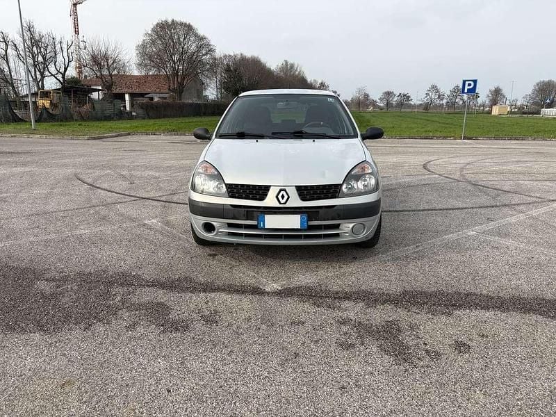 Usata Renault Clio II 98 CV (72 kW) 2002 Berlina