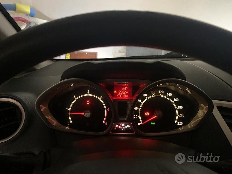 Usata Ford Fiesta Titanium 90 CV (66 kW) 2009 Verde Utilitaria