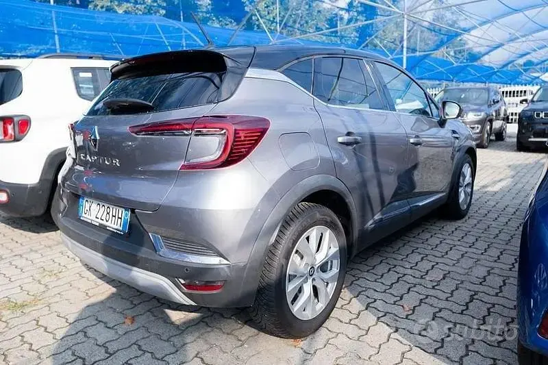 Usata Renault Captur Zen 101 CV (74 kW) 2022 Grigio SUV