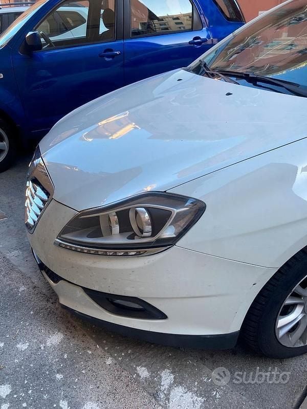 Usata Lancia Delta 120 CV (88 kW) 2012 Bianco Utilitaria