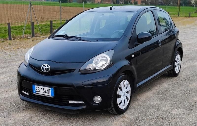 Usata Toyota Aygo Cool 69 CV (50 kW) 2015 Nero Utilitaria