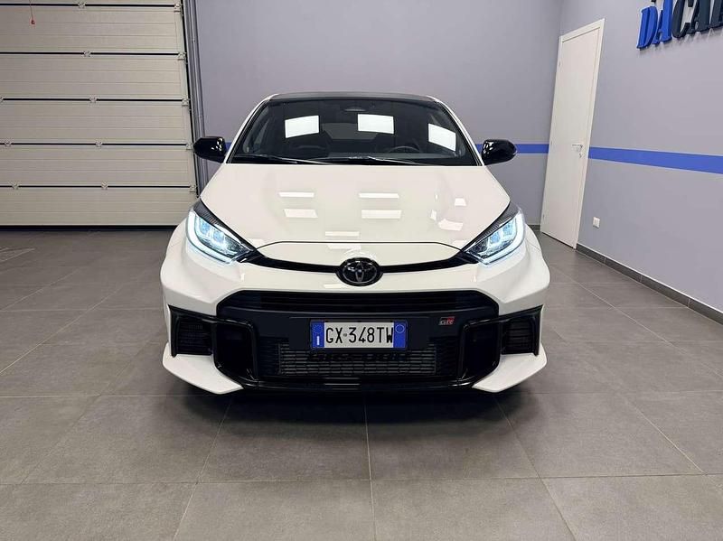 Usata Toyota Yaris 280 CV (205 kW) 2025 Bianca Utilitaria