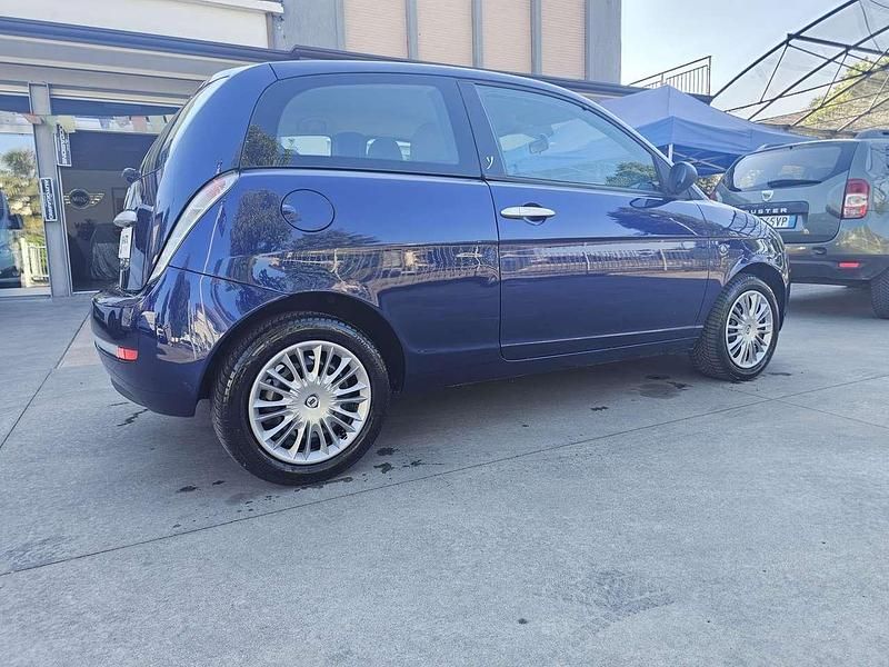 Usado Lancia Ypsilon 90 HP (66 kW) 2007 Azul Citadino