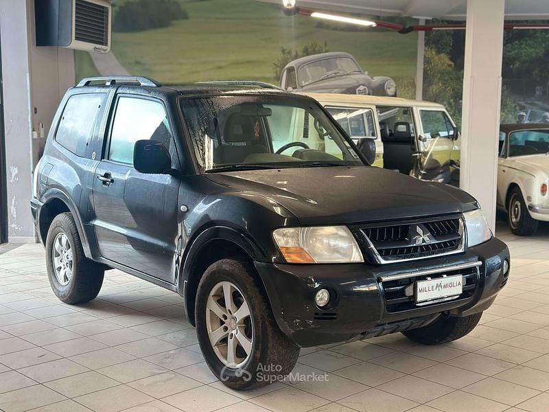 Usata Mitsubishi Pajero Invite 116 CV (85 kW) 2005 Nero SUV