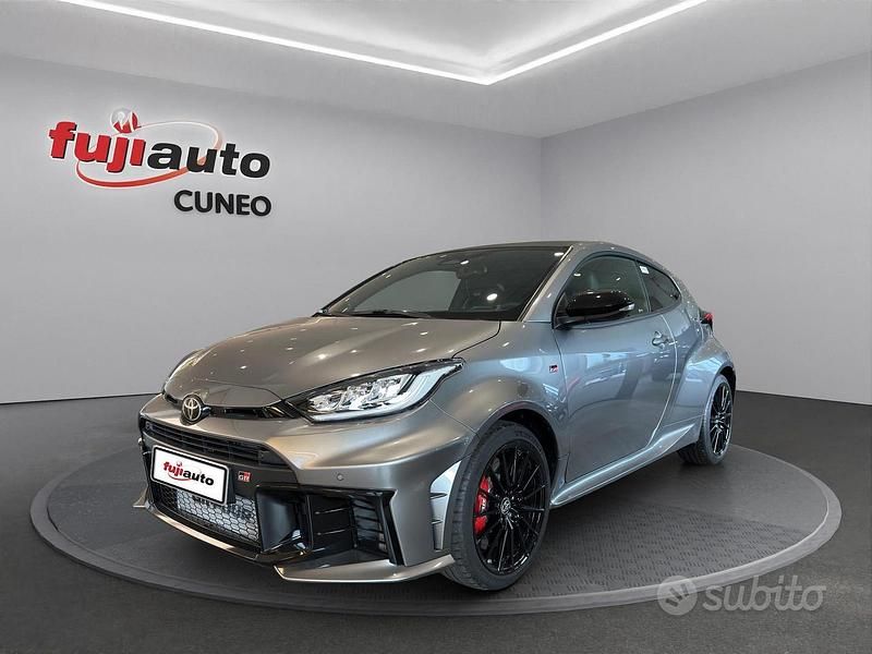 Grigio Nuova 2025 Toyota Yaris Coupé | 54.900 € (Buon prezzo) - Immagine 1/4