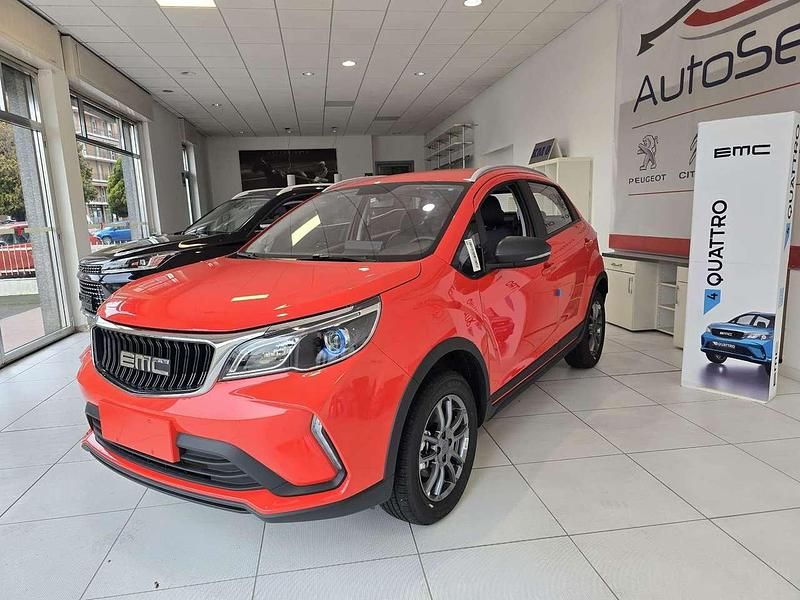 Nuova EMC QUATTRO 103 CV (75 kW) 2026 Rosso SUV