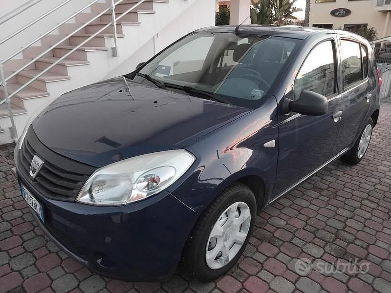 Blu Usata 2009 Dacia Sandero Tre volumi | 1950 € (Ottimo prezzo) - Immagine 1/4