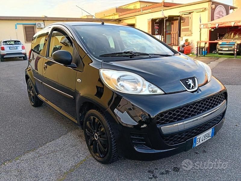 Usata Peugeot 107 68 CV (50 kW) 2011 Nero Utilitaria