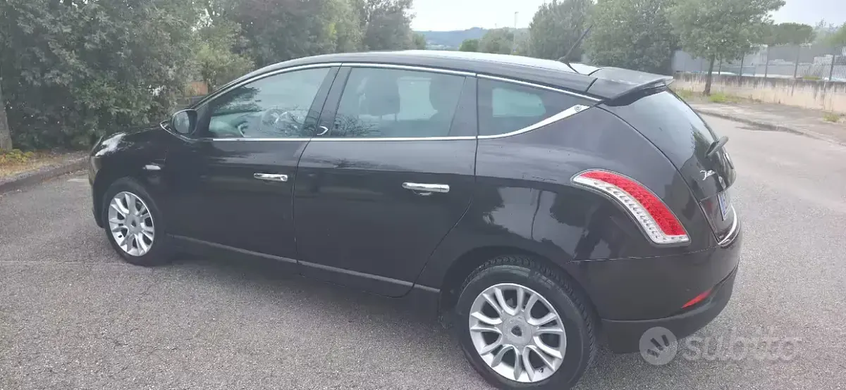 Usata Lancia Delta 120 CV (88 kW) 2012 Nero Utilitaria