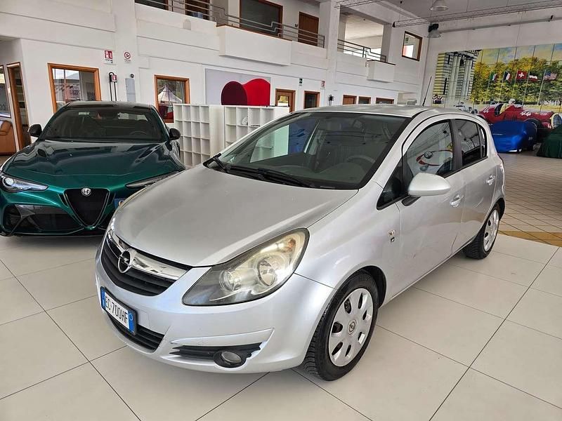 Usata Opel Corsa Edition 95 CV (69 kW) 2010 Argento Berlina