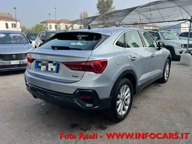 Usata Audi Q3 Business Plus 150 CV (110 kW) 2021 Argento metallizzato SUV