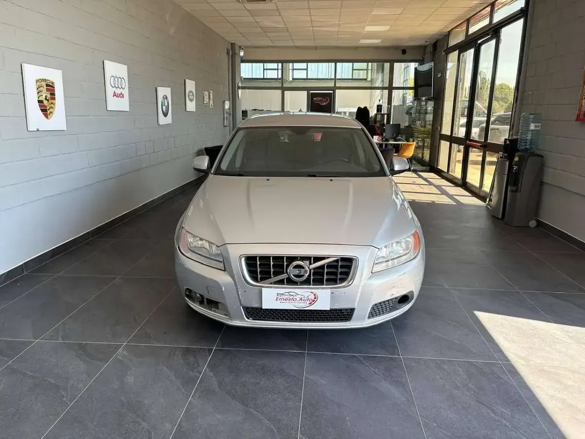Usata Volvo V70 Momentum 175 CV (128 kW) 2024 Grigio Station wagon