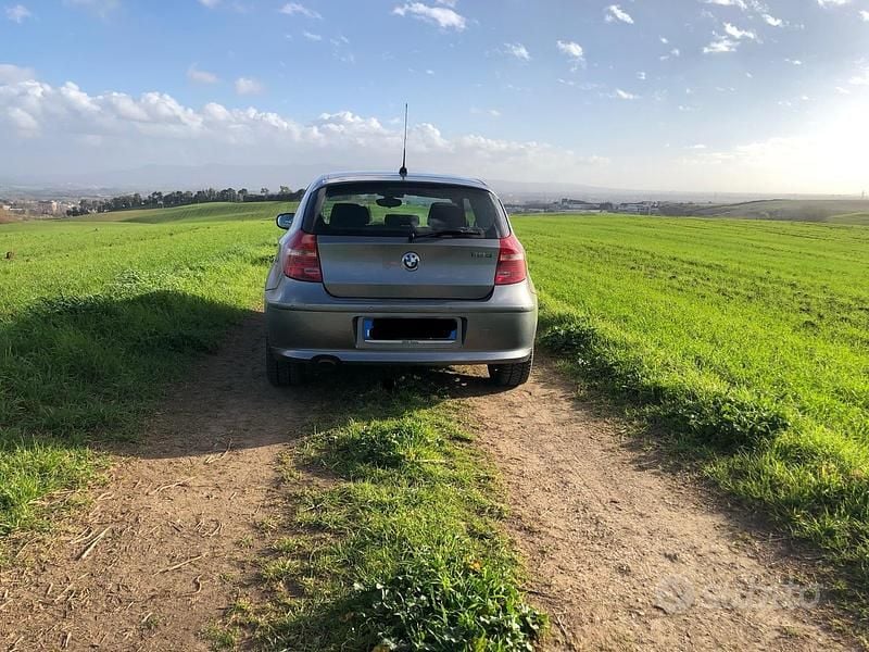 Usata BMW 118 143 CV (105 kW) 2011 Grigio Utilitaria