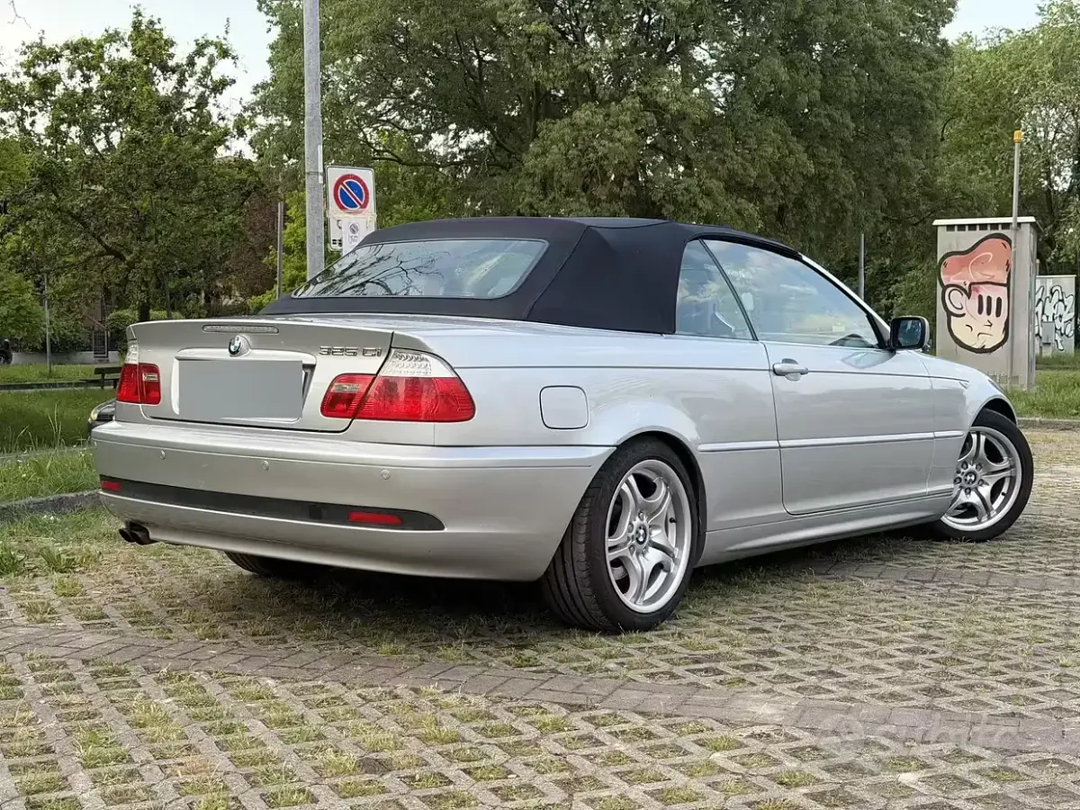 Usata BMW 325 Cabriolet Efficient Dynamics 192 CV (141 kW) 2003 Grigio Cabrio