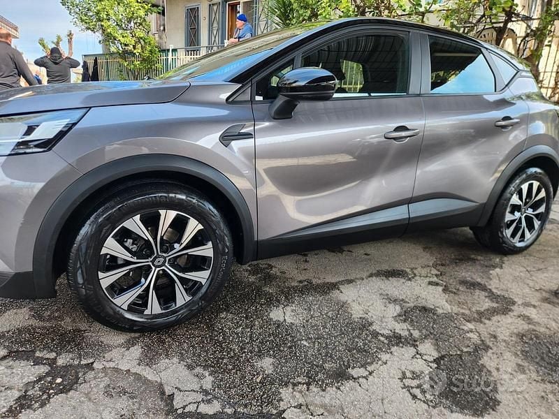 Usata Renault Captur 101 CV (74 kW) 2025 Grigio SUV