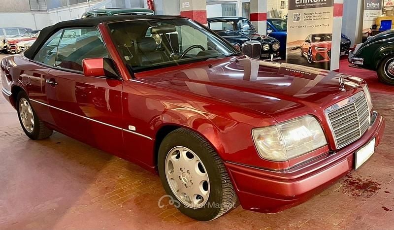 Usata Mercedes E200 136 CV (100 kW) 1995 Rosso Berlina
