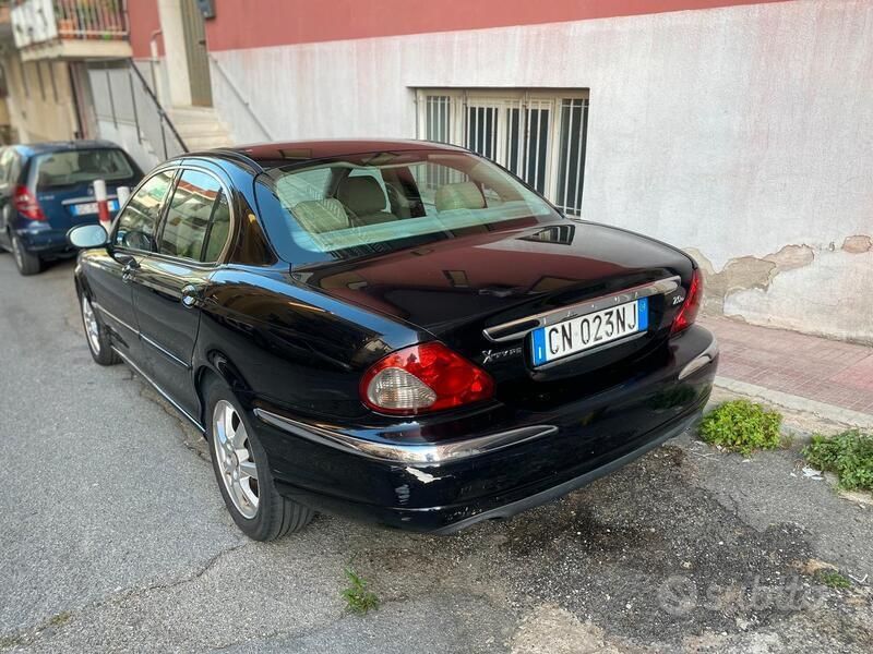 Usata Jaguar X-type Executive 131 CV (96 kW) 2004 Nero Berlina