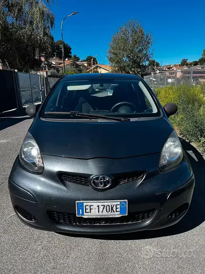 Usata Toyota Aygo 68 CV (50 kW) 2011 Grigio Utilitaria
