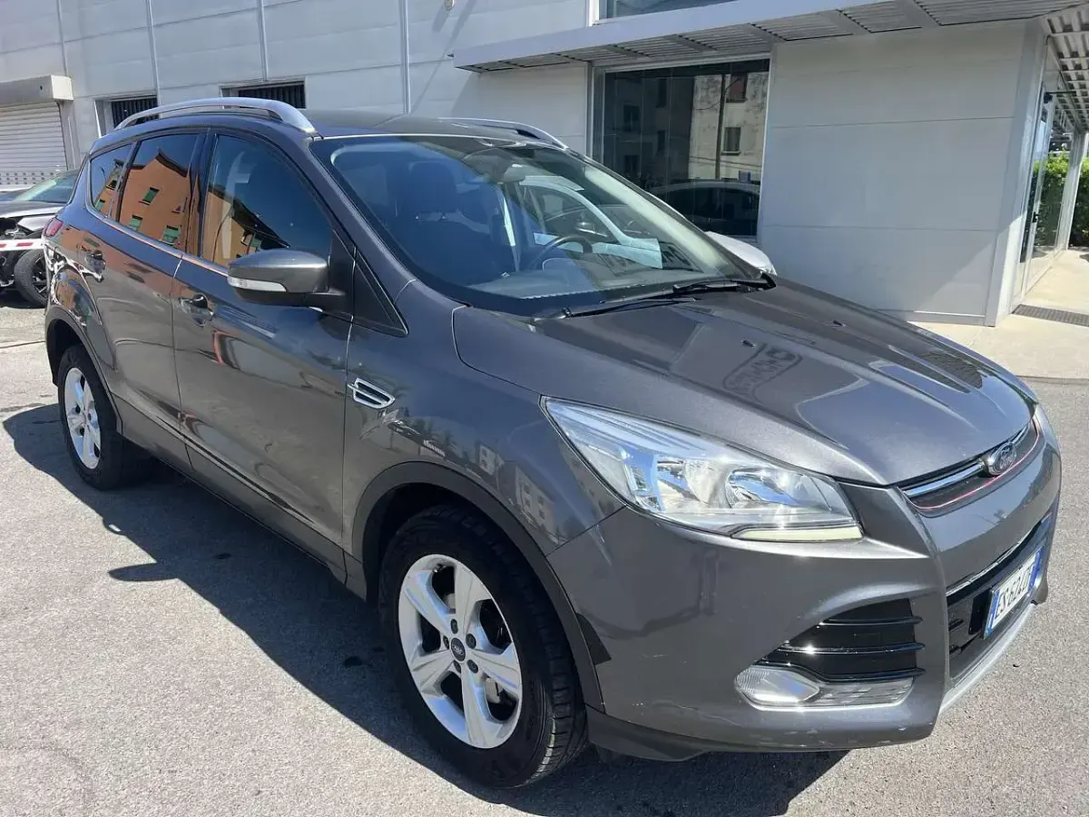 Usata Ford Kuga 140 CV (102 kW) 2013 Argento SUV