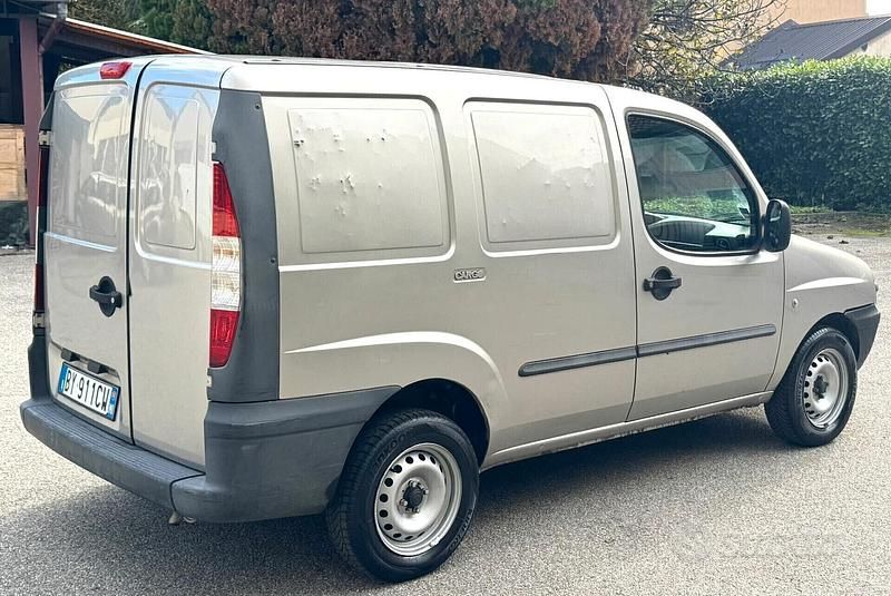Usata Fiat Doblò 65 CV (47 kW) 2001 Grigio Monovolume