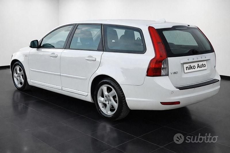 Usata Volvo V50 R-Design 114 CV (83 kW) 2011 Bianco Station wagon