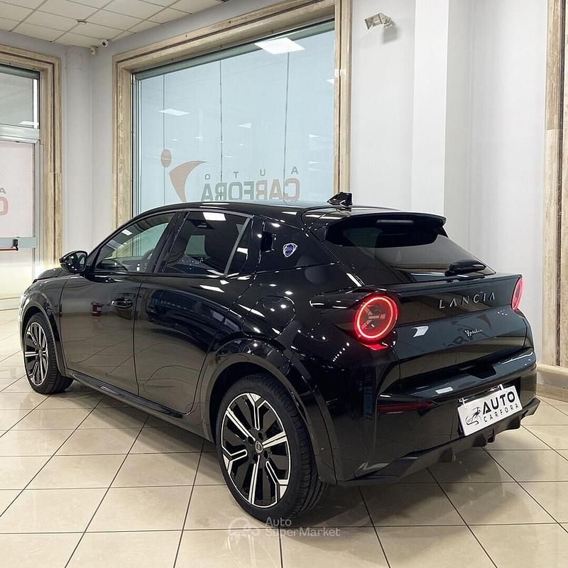 Usata Lancia Ypsilon 101 CV (74 kW) 2025 Nero Utilitaria