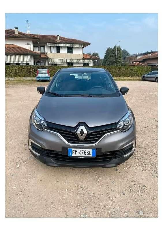 Usata Renault Captur Life 90 CV (66 kW) 2017 Grigio SUV