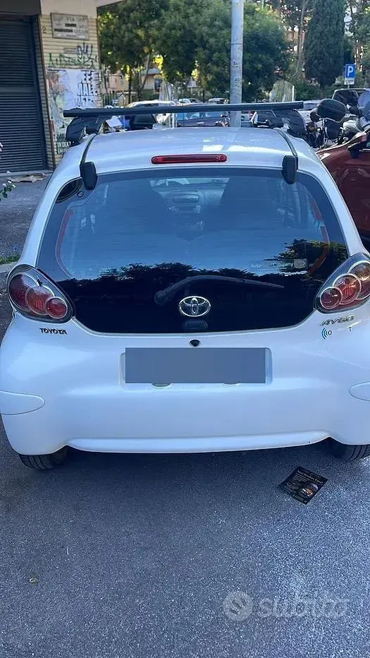 Usata Toyota Aygo 68 CV (50 kW) 2012 Bianco Utilitaria