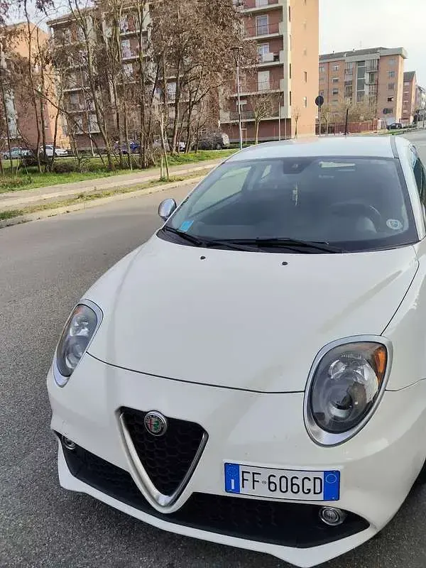 Usata Alfa Romeo MiTo Distinctive 95 CV (69 kW) 2016 Bianco Utilitaria